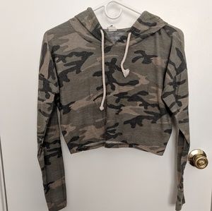 Windsor Cropped long sleeve sweater camo print